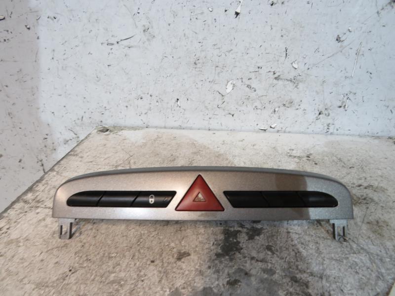 Interruttore luci emergenza PEUGEOT 308 1 PHASE 1 Diésel - 1