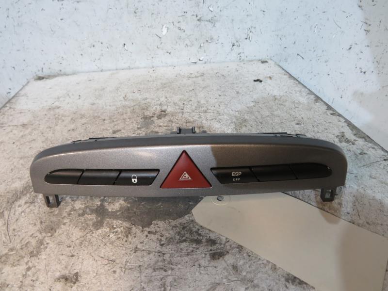Bouton de warning PEUGEOT 308 1 PHASE 1 Diesel - 1