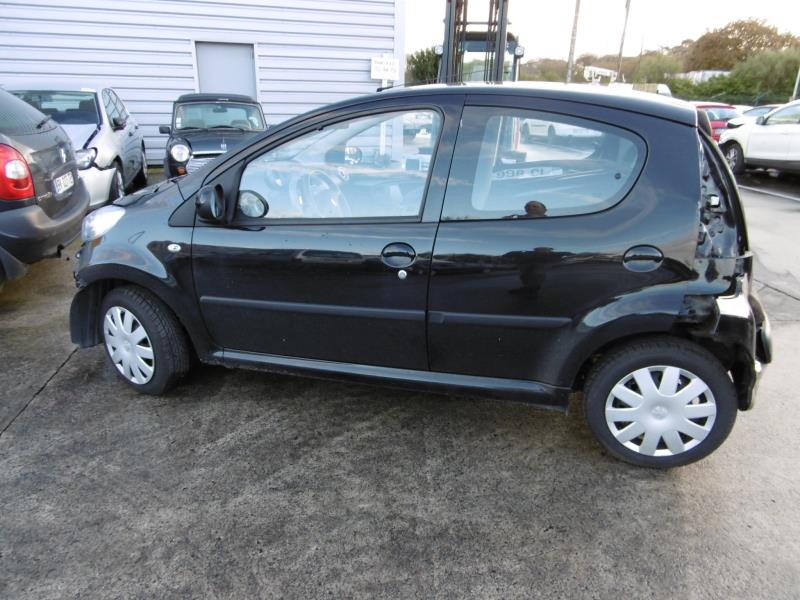 Image Feu arriere principal droit (feux) - PEUGEOT 107