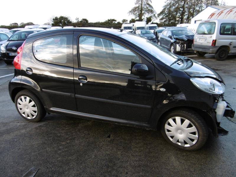 Image Feu arriere principal droit (feux) - PEUGEOT 107
