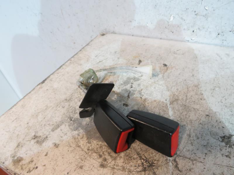 Aggancio cintura sicurezza posteriore sinistro VOLKSWAGEN PASSAT 4 PHASE 2 BREAK Diésel - 1