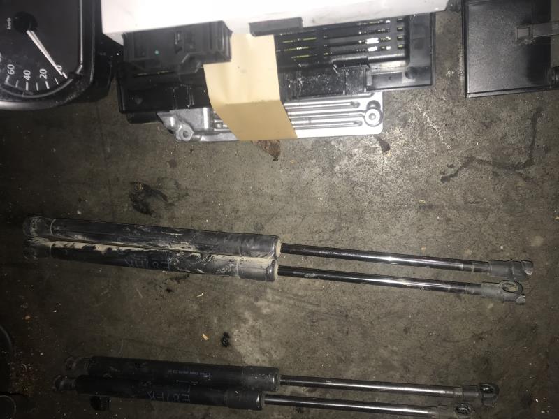 Verin de coffre BMW SERIE 1 E87 PHASE 1  - 1