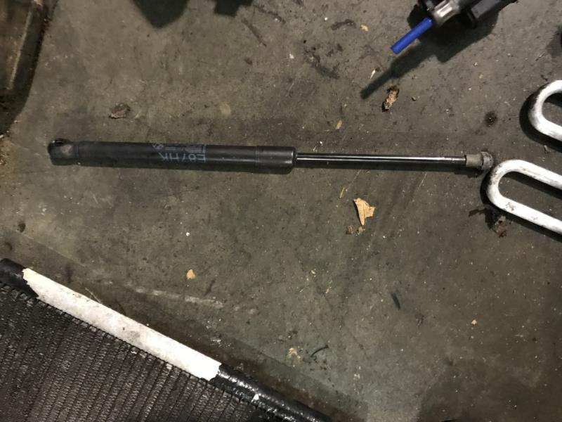 Verin de coffre BMW SERIE 1 E87 PHASE 1  - 1
