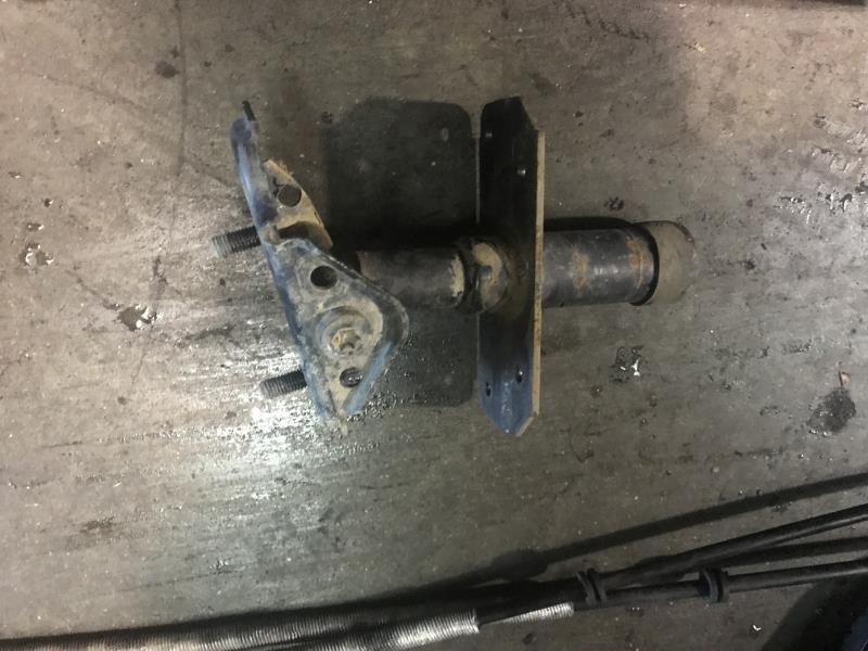 Support de pare chocs arriere BMW SERIE 5 E34  - 1