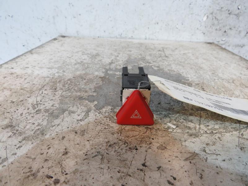 Bouton de warning VOLKSWAGEN GOLF 5 Diesel - 1