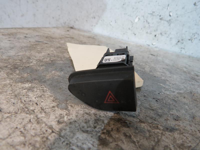 Bouton de warning RENAULT CLIO 4 PHASE 1 Essence - 1