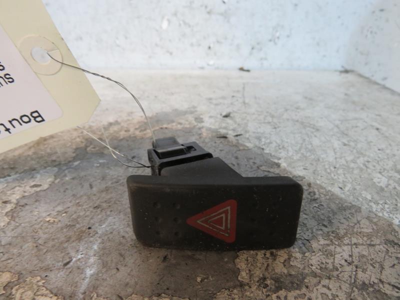 Bouton de warning SUZUKI SWIFT 3 Diesel - 1