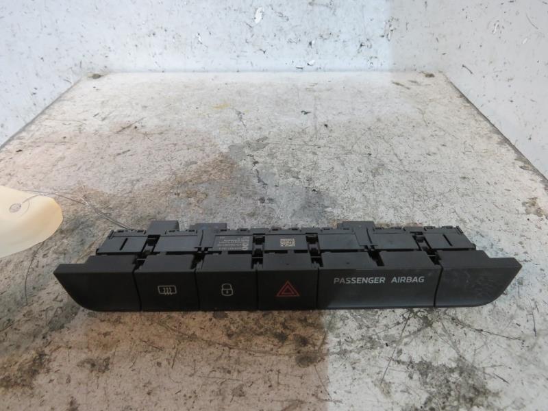 Bouton de warning SKODA FABIA 3 PHASE 1 Essence - 1
