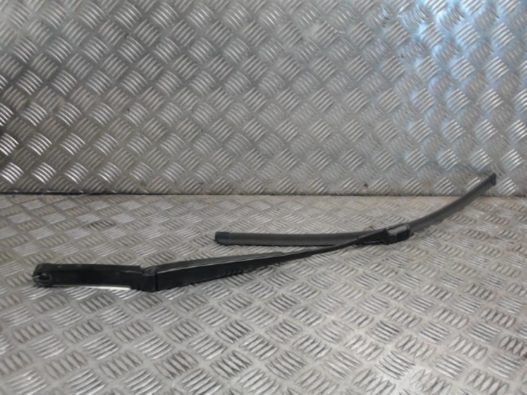 Braccio tergicristallo anteriore sinistro VOLKSWAGEN POLO 5 PHASE 1 Diésel - 1