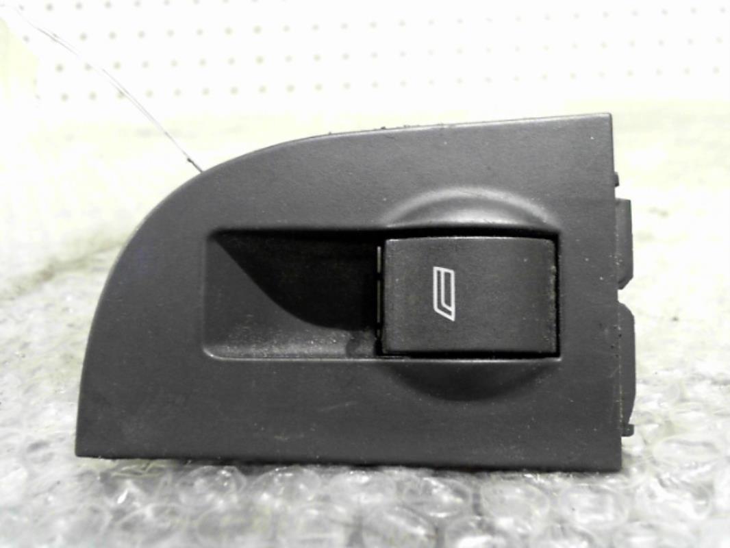 Interruttore lavacristalli posteriore sinistro AUDI A6 2 AVANT PHASE 1 BREAK Diésel - 1