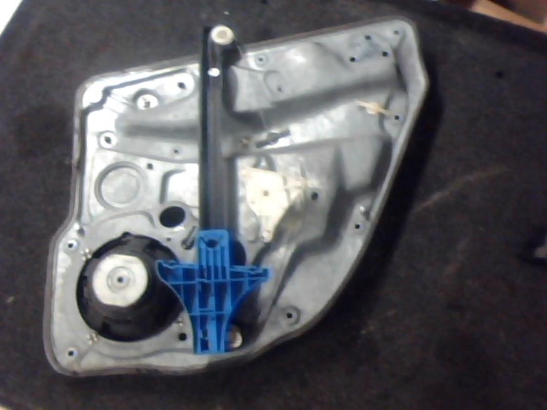 Alzacristalli elettrico posteriore sinistro VOLKSWAGEN GOLF 4 Diésel - 1