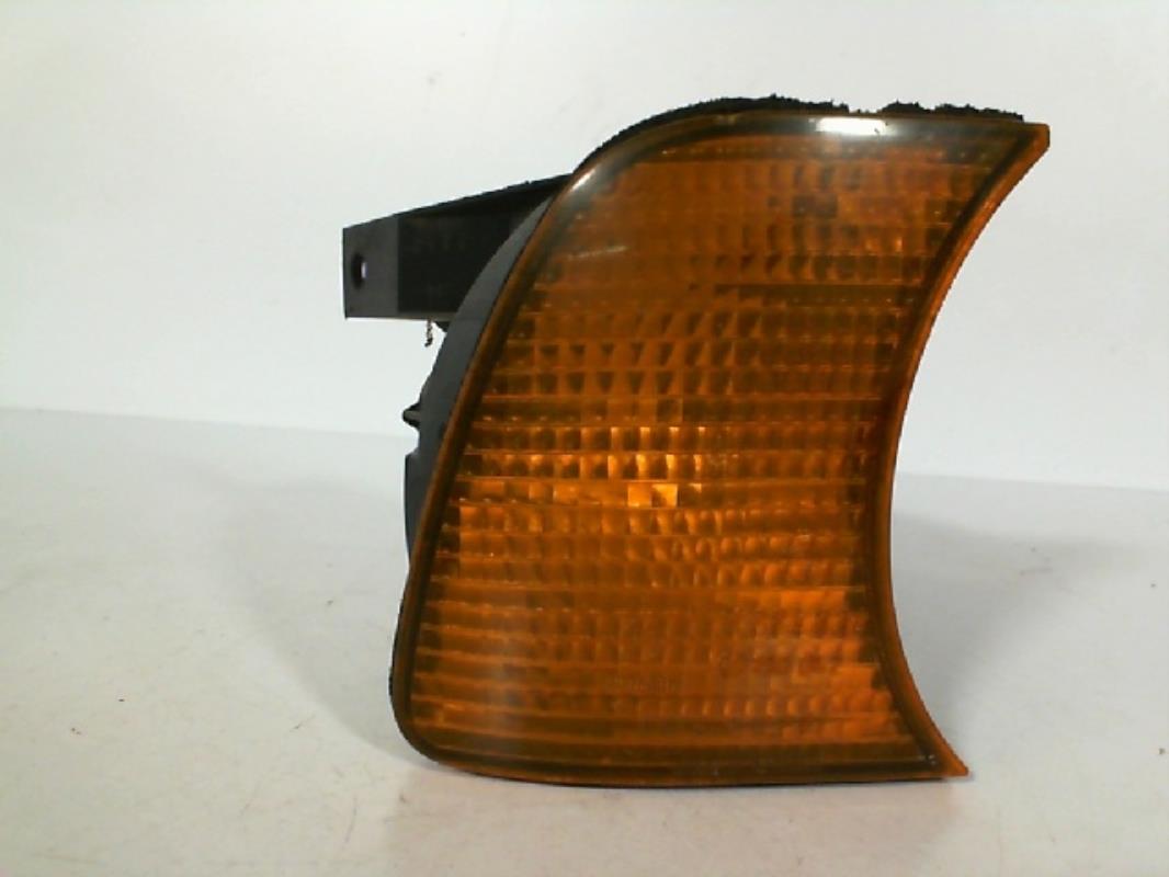 Optique avant secondaire droit (feux)(clignotant) BMW SERIE 5 E34  - 1