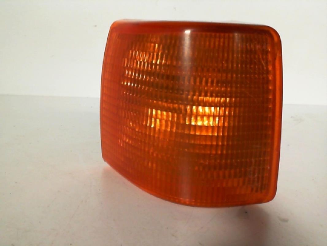 Optique avant secondaire droit (feux)(clignotant) AUDI 80 1  - 1