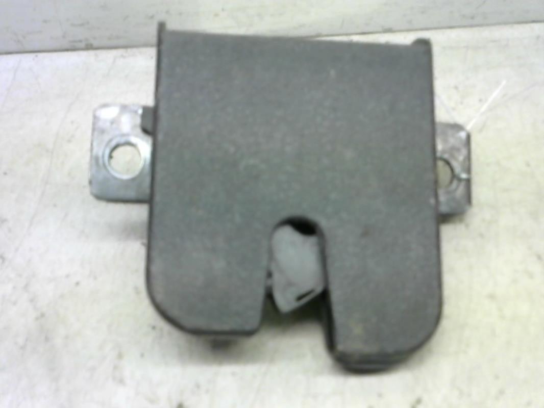 Serrure de hayon VOLKSWAGEN GOLF 4 Diesel - 1