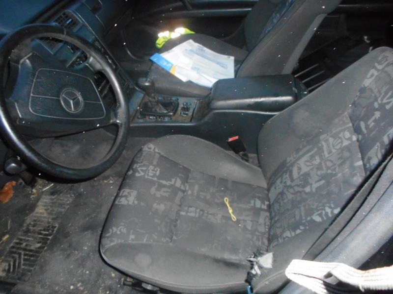 Image Pompe à vide - MERCEDES CLASSE E 210