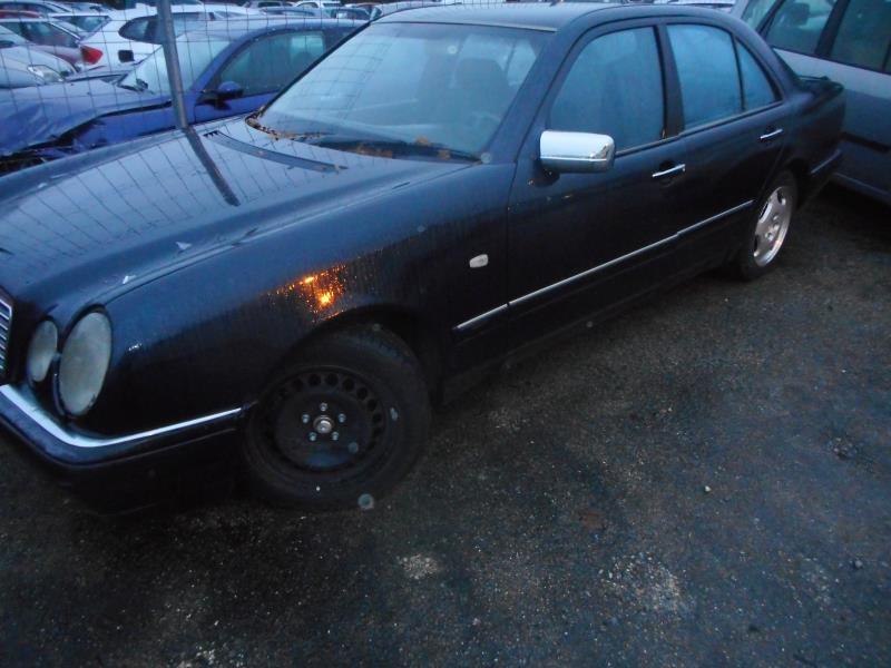 Image Pompe à vide - MERCEDES CLASSE E 210