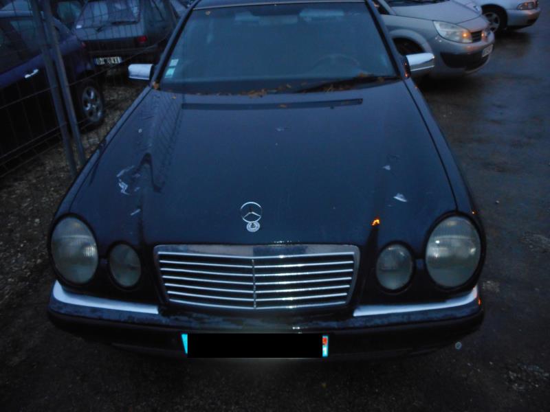 Image Pompe à vide - MERCEDES CLASSE E 210