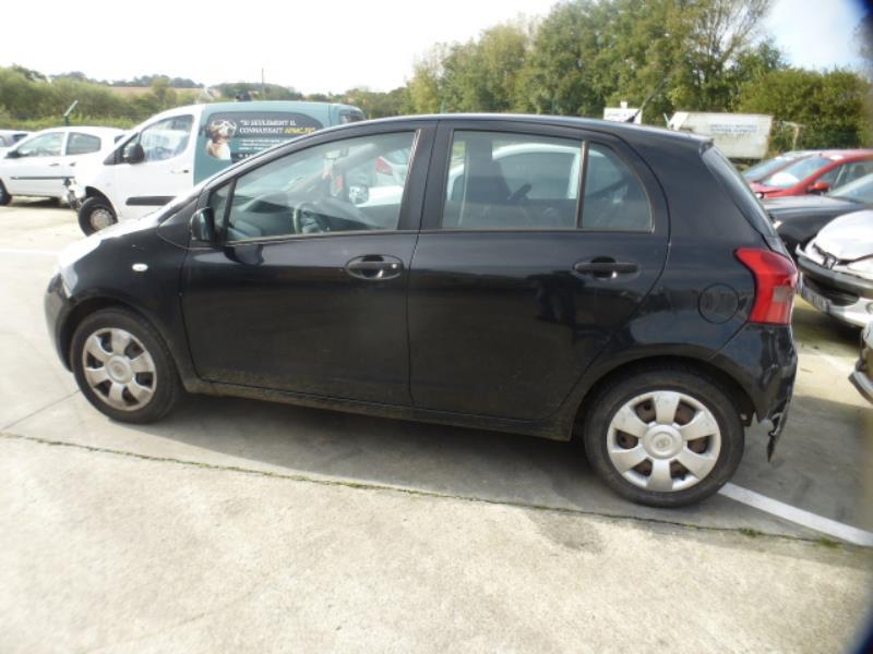 Image Feu arriere principal droit (feux) - TOYOTA YARIS 2