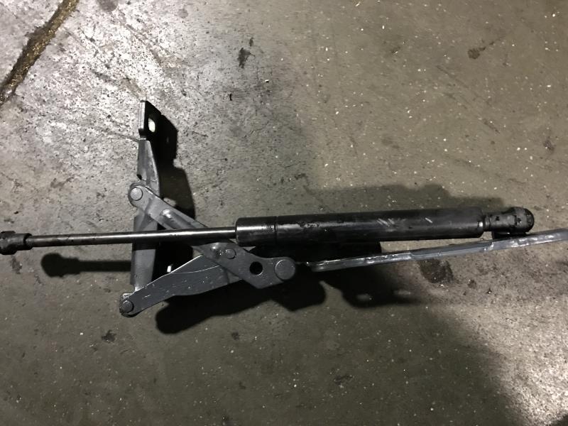 Verin de capot BMW SERIE 5 E39 PHASE 2 Diesel - 1