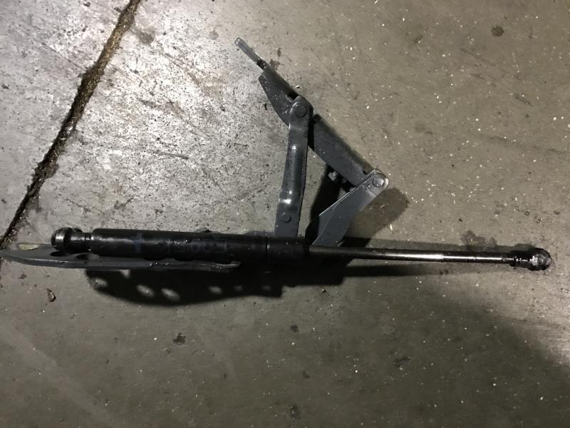 Verin de capot BMW SERIE 5 E39 PHASE 2 Diesel - 1