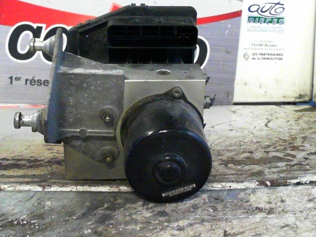 Bloc ABS (freins anti-blocage) MERCEDES CLASSE C 202 PHASE 2 Diesel - 1