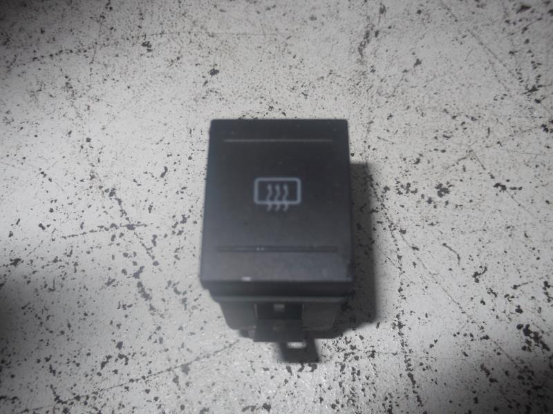 Bouton/Interrupteur VOLKSWAGEN POLO 4 PHASE 1 Essence - 1