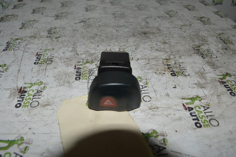 Bouton de warning RENAULT MEGANE 1 PHASE 1 Diesel - 1