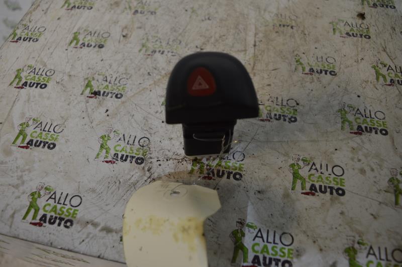 Bouton de warning RENAULT MEGANE 1 PHASE 1 Diesel - 1
