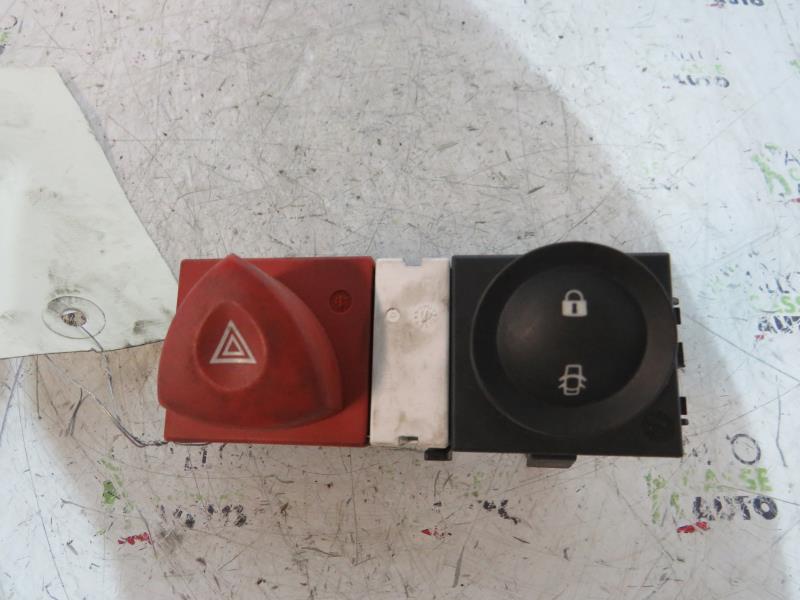 Bouton de warning RENAULT MEGANE 2 PHASE 1 Diesel - 1