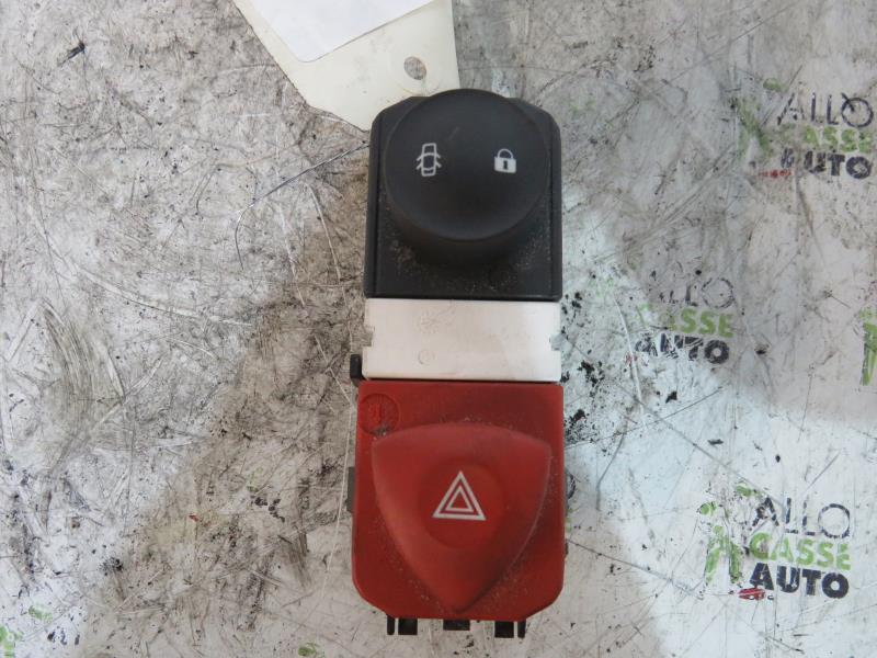 Bouton de warning RENAULT SCENIC 2 PHASE 1 Diesel - 1