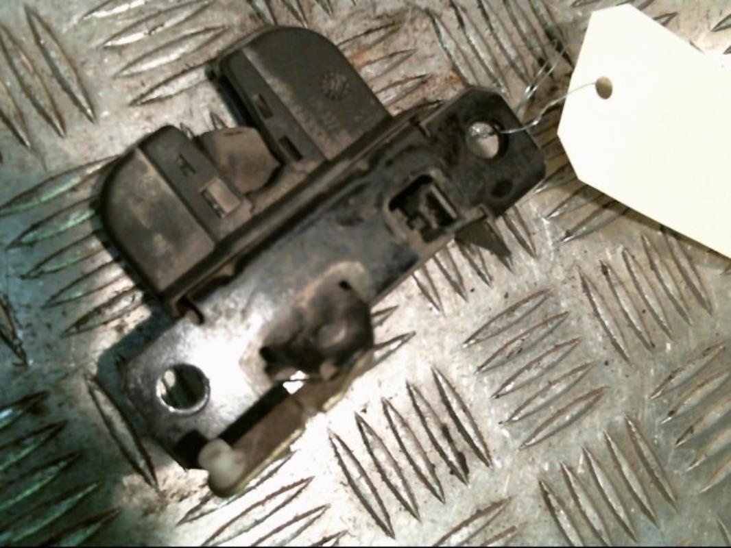 Fermeture centralisee coffre VOLKSWAGEN BORA BREAK Diesel - 1