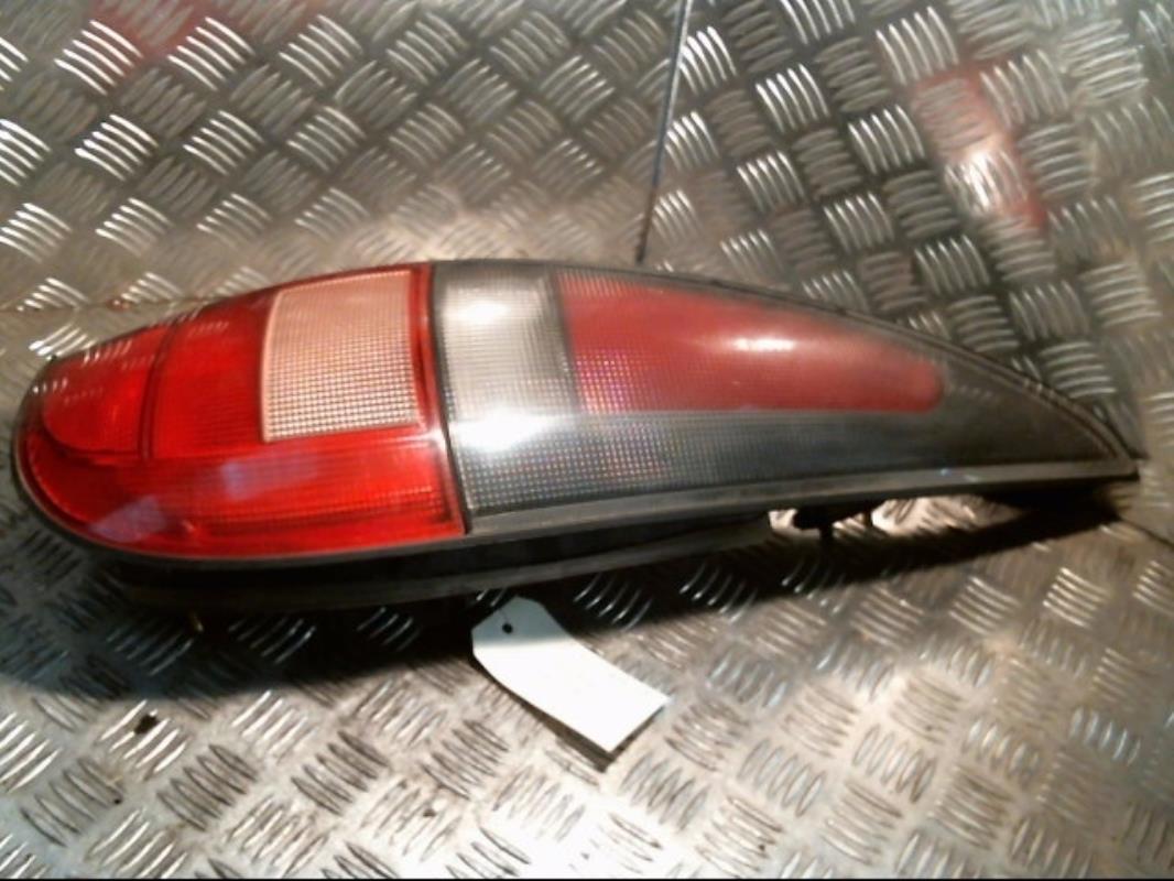 Fanale posteriore principale destro (luci) RENAULT LAGUNA 1 PHASE 1 BREAK Diésel - 1