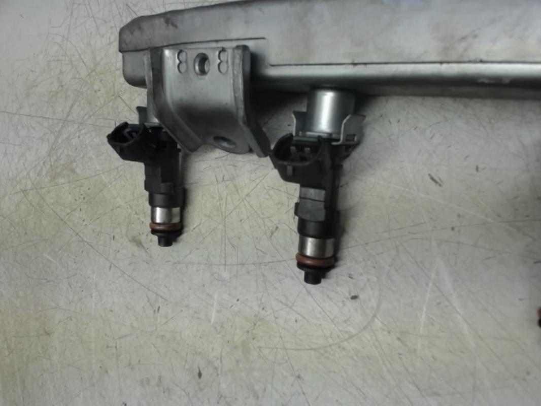 Rampe injection NISSAN MICRA 3 PHASE 3 Essence - 1