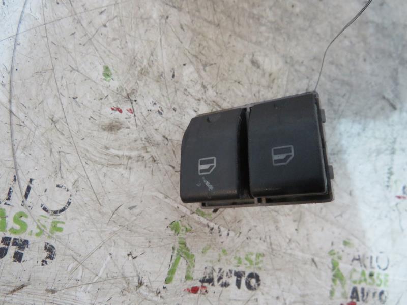 Interruttore lavacristalli anteriore destro VOLKSWAGEN POLO 4 PHASE 1 Gasolina - 1