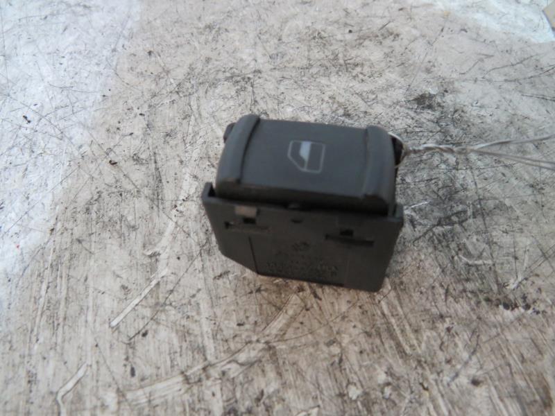 Interruttore lavacristalli posteriore destro VOLKSWAGEN GOLF 4 Diésel - 1