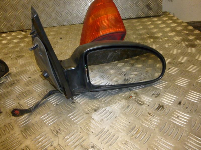 Retrovisor derecho FORD FOCUS 1 BREAK Gasolina - 1
