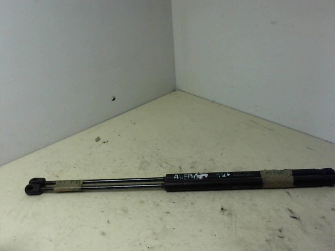 Verin de coffre ALFA ROMEO 146  - 1