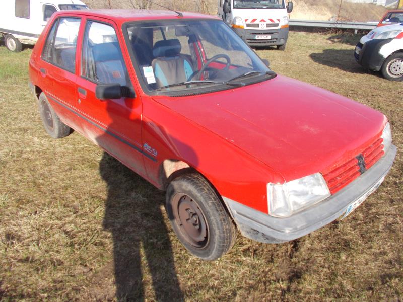 Aggancio cintura sicurezza posteriore sinistro PEUGEOT 205 PHASE 2 Gasolina - 1
