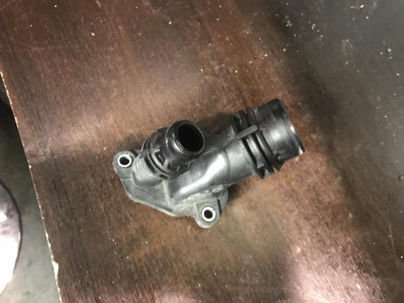 Boitier eau BMW SERIE 1 E87 PHASE 2 Diesel - 1