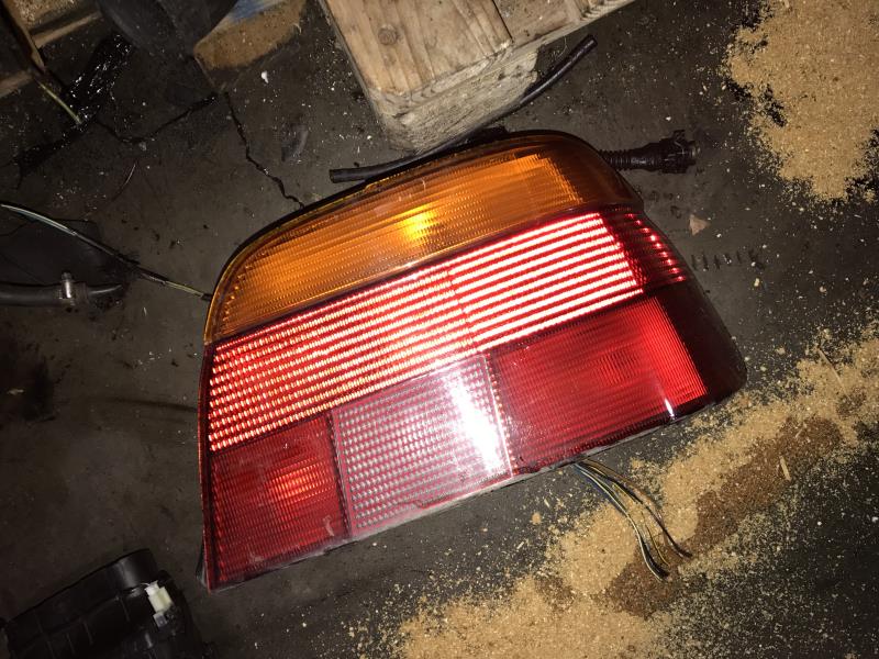 Fanale posteriore principale destro (luci) BMW SERIE 5 E39 PHASE 2 Diésel - 1