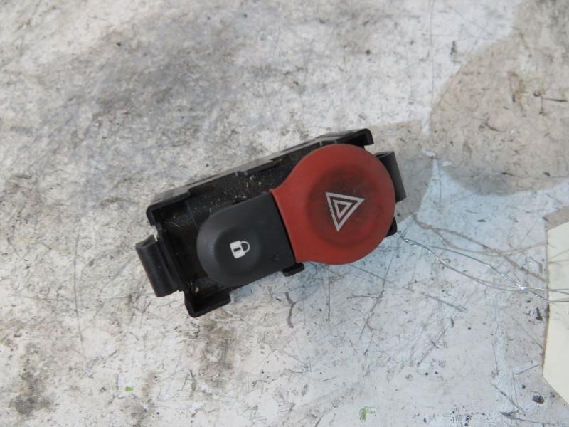 Bouton de warning RENAULT KANGOO 2 PHASE 1 Diesel - 1