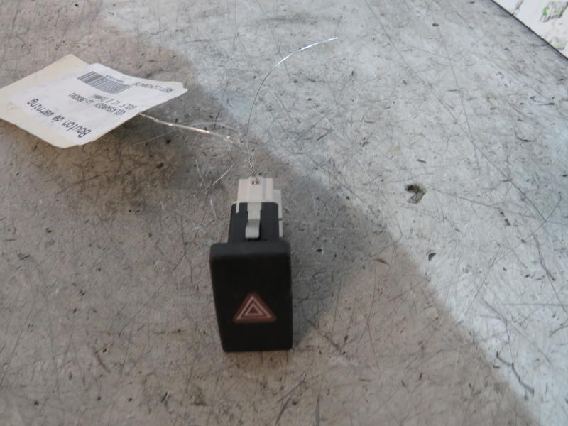 Bouton de warning VOLKSWAGEN GOLF 6 Diesel - 1