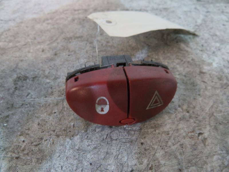 Bouton de warning PEUGEOT 206 PHASE 2 Essence - 1