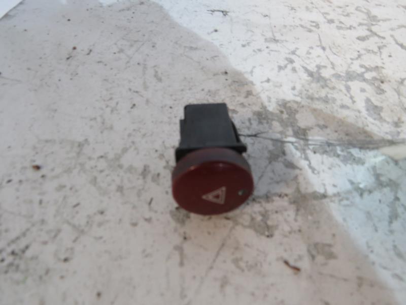 Bouton de warning PEUGEOT PARTNER 1 PHASE 2  - 1