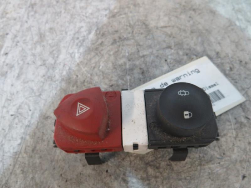 Bouton de warning RENAULT SCENIC 2 PHASE 1 Diesel - 1