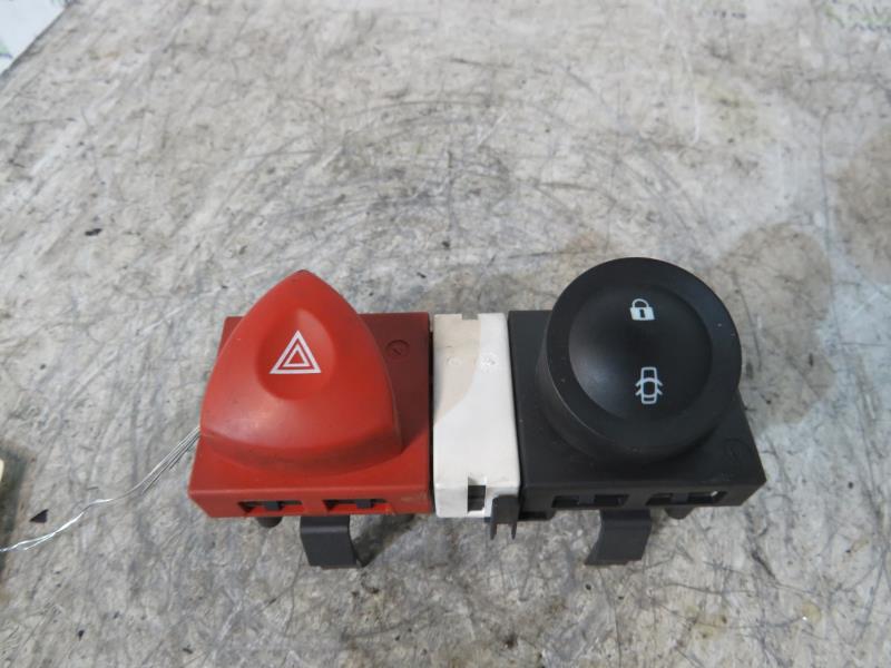 Bouton de warning RENAULT MEGANE 2 PHASE 2 Diesel - 1