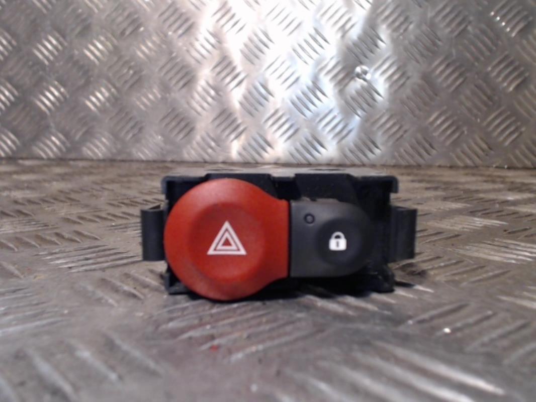 Bouton de warning RENAULT CLIO 3 PHASE 2 Essence - 1