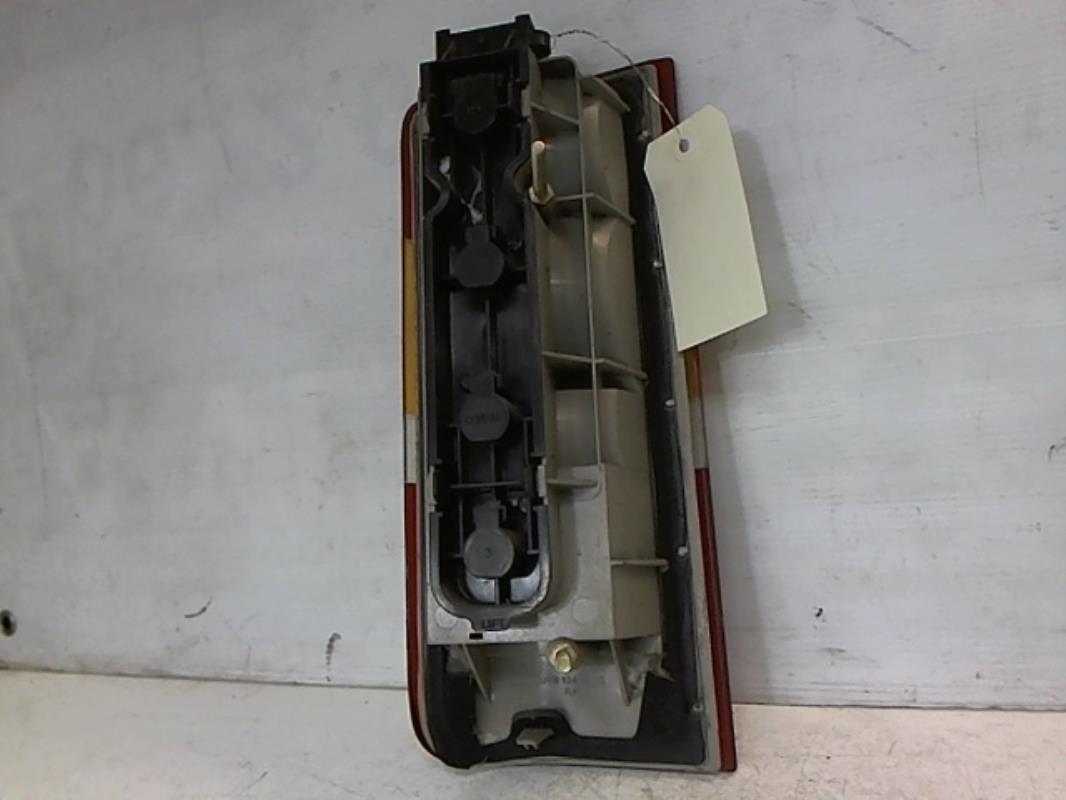 Image Feu arriere principal droit (feux) - FORD COURRIER 3