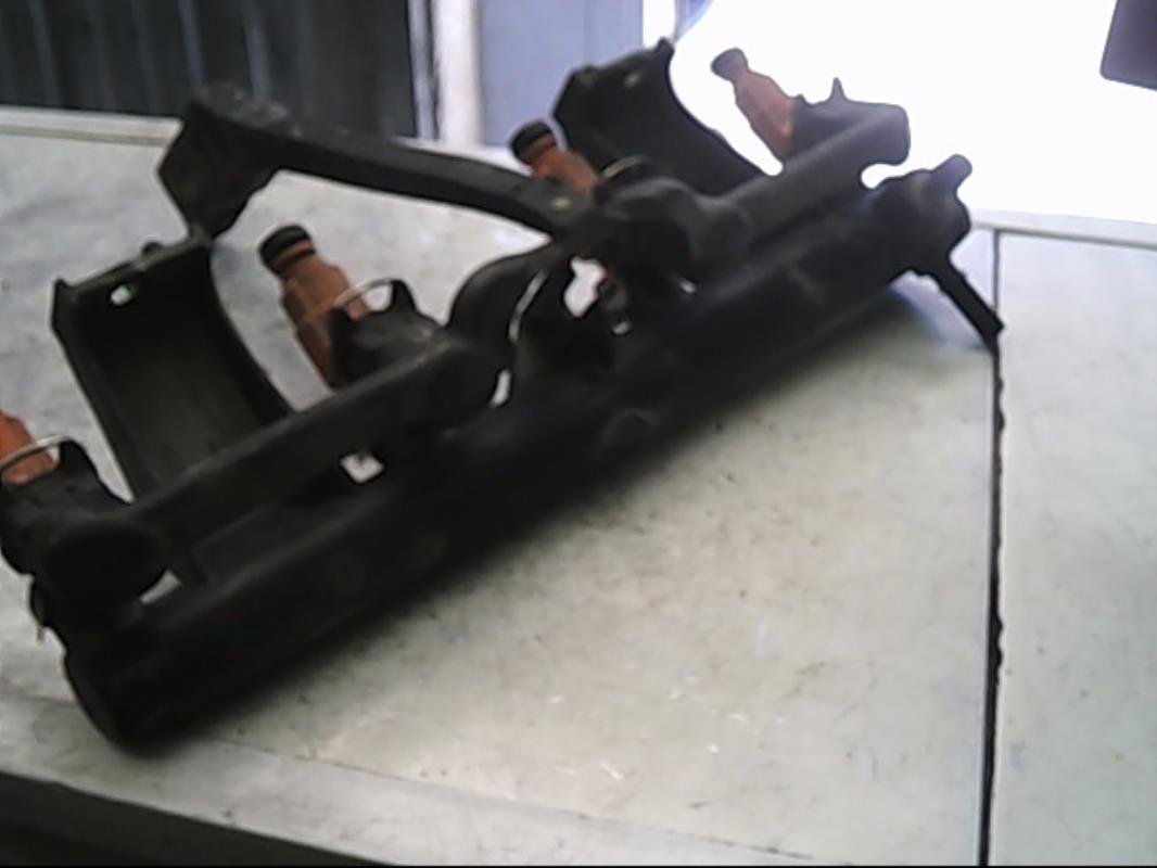 Rampe injection PEUGEOT 307 PHASE 1  - 1