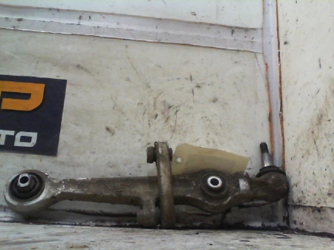Triangolo superiore anteriore sinistro VOLKSWAGEN PASSAT 4 PHASE 2 BREAK Diésel - 1